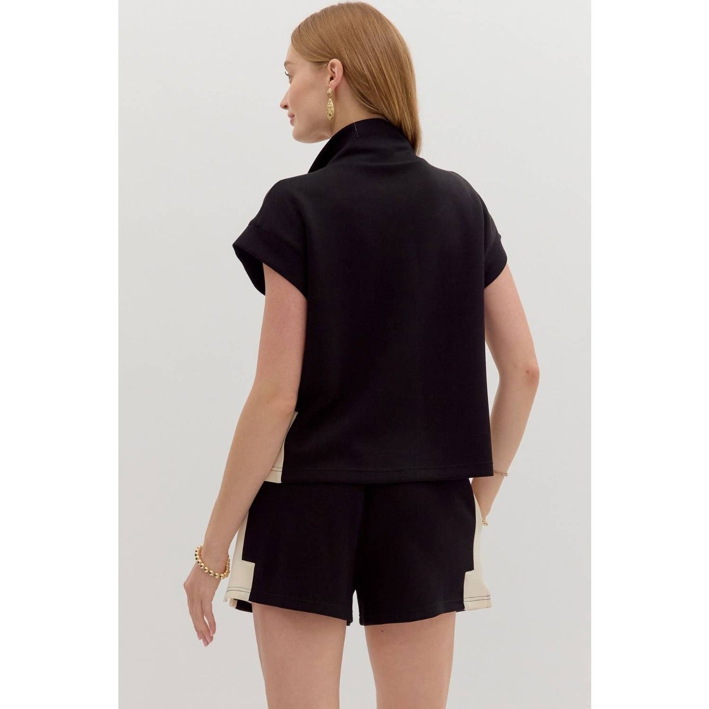 SOLID CONTRAST ACCENT ZIP-FRONT PULLOVER TOP