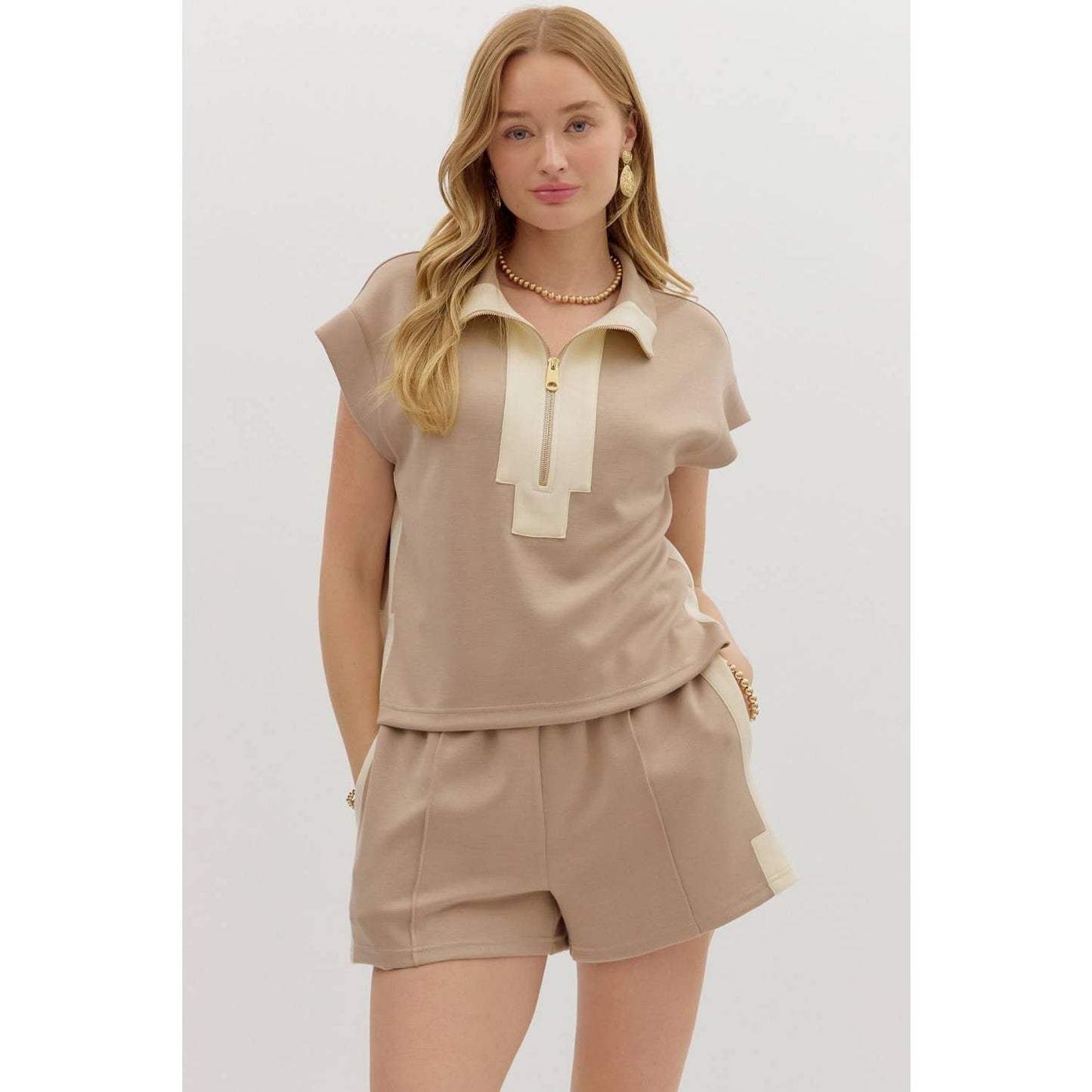 SOLID CONTRAST ACCENT ZIP-FRONT PULLOVER TOP