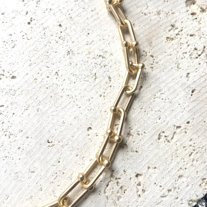 MATTE GOLD CHUNKY U CHAIN NECKLACE