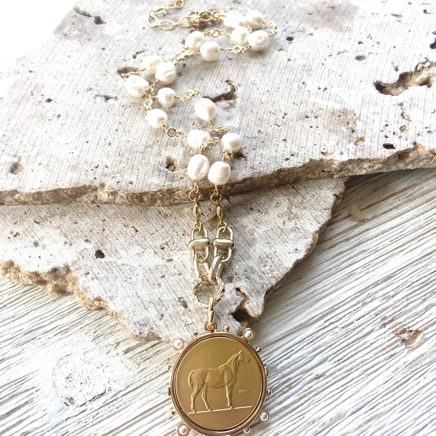 HORSE COIN PEARL NECKLACE