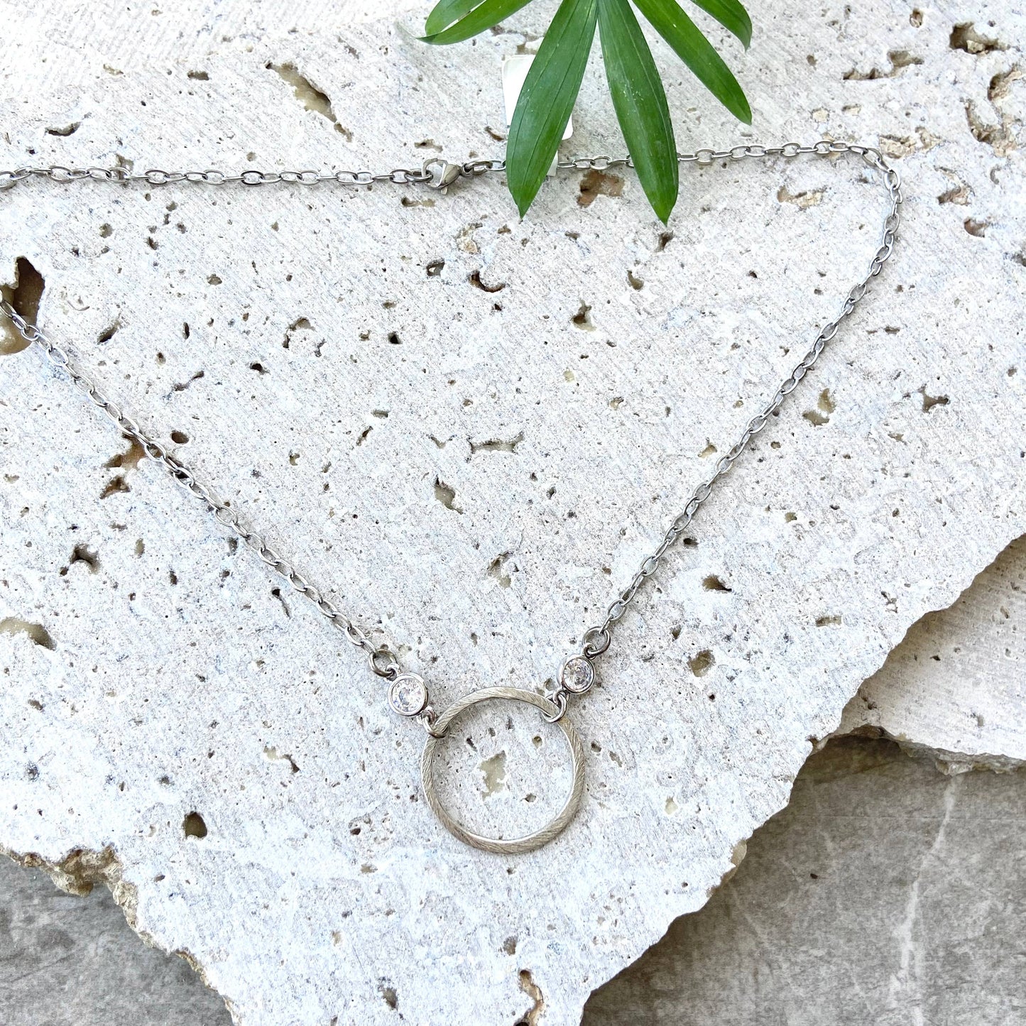 BOUTIQUE SIMPLE CIRCLE SILVER NECKLACE