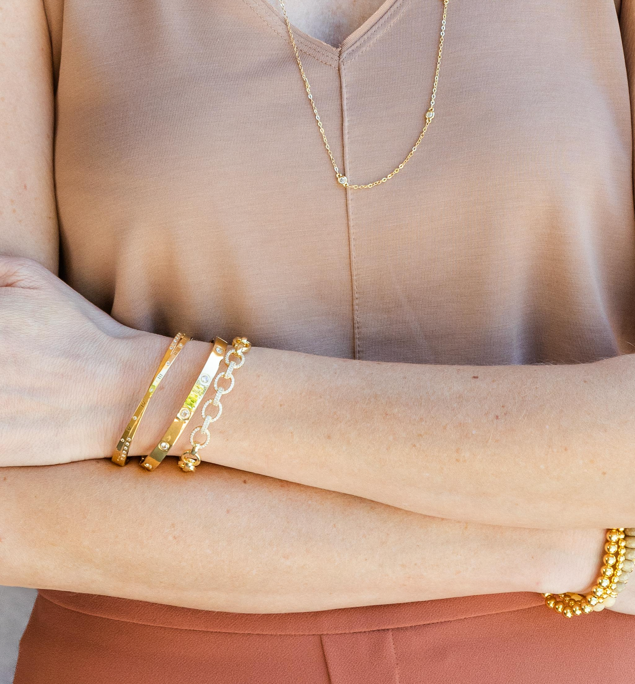 DELICATE CRISS CROSS HINGED BRACELET