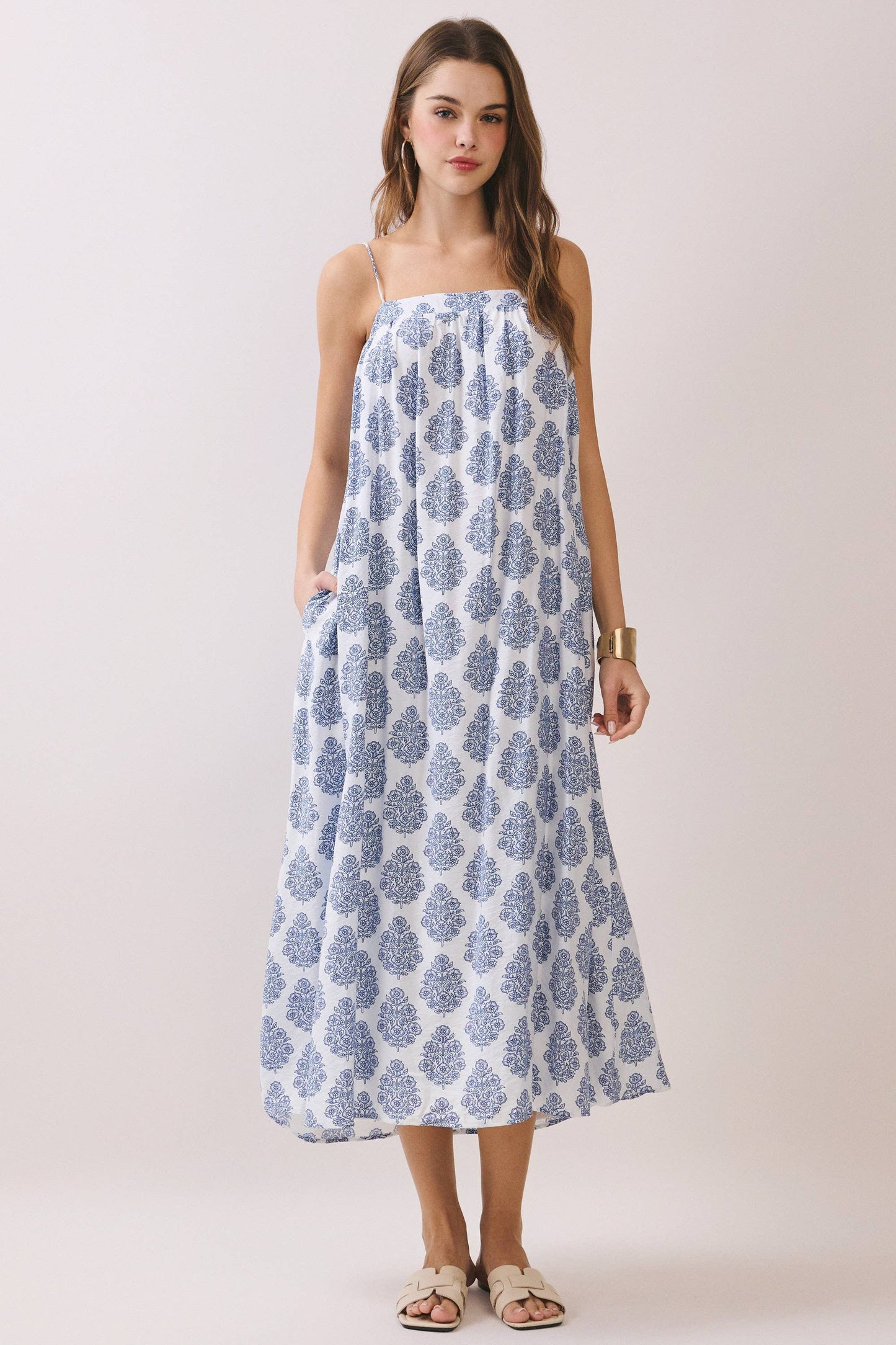 Printed Flowy Silhouette Side Pockets Maxi Dress