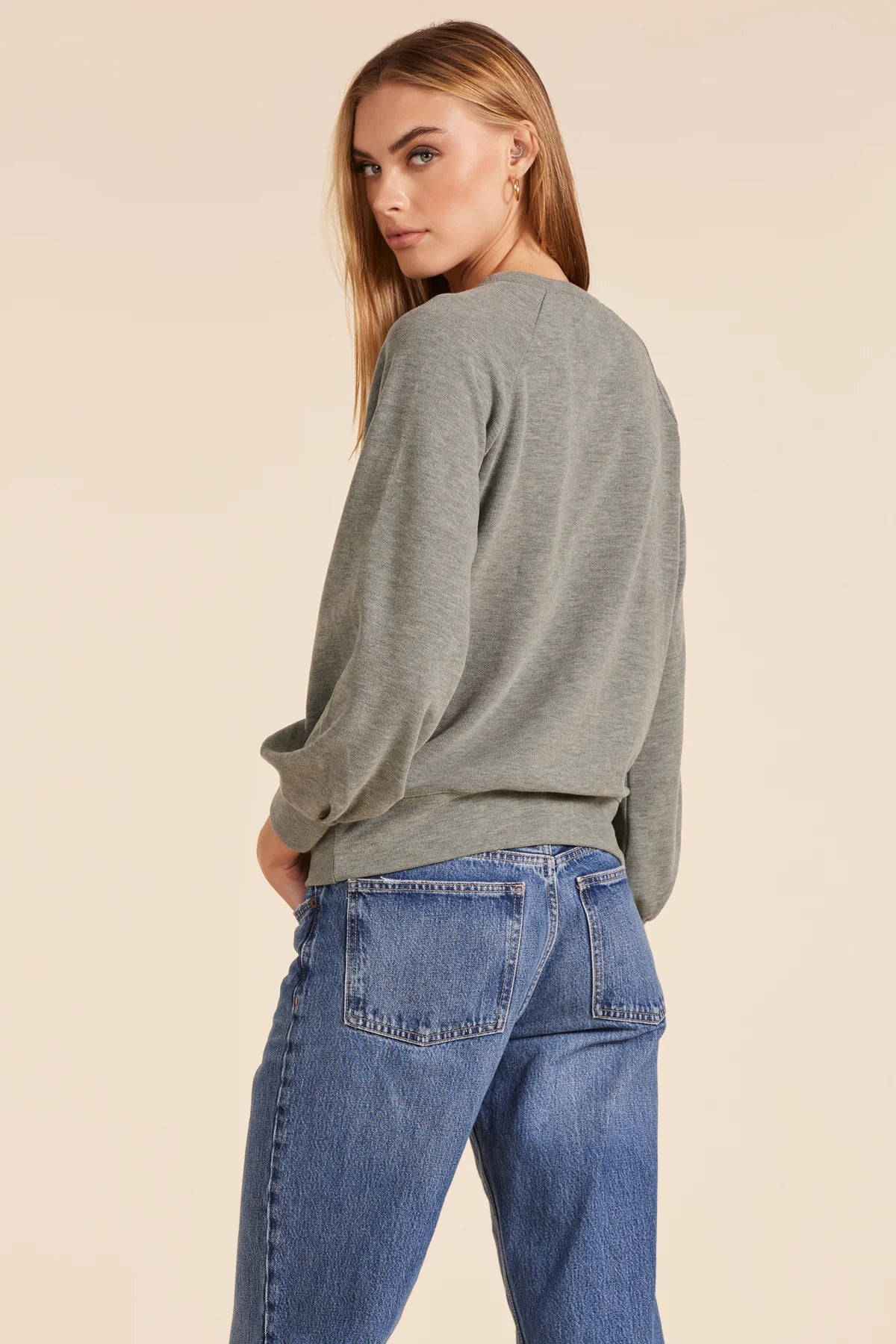 PLEAT SLEEVE CREWNECK SWEATSHIRT