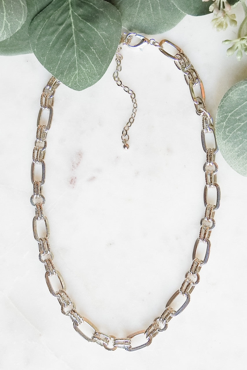 CHAIN LINK NECKLACE