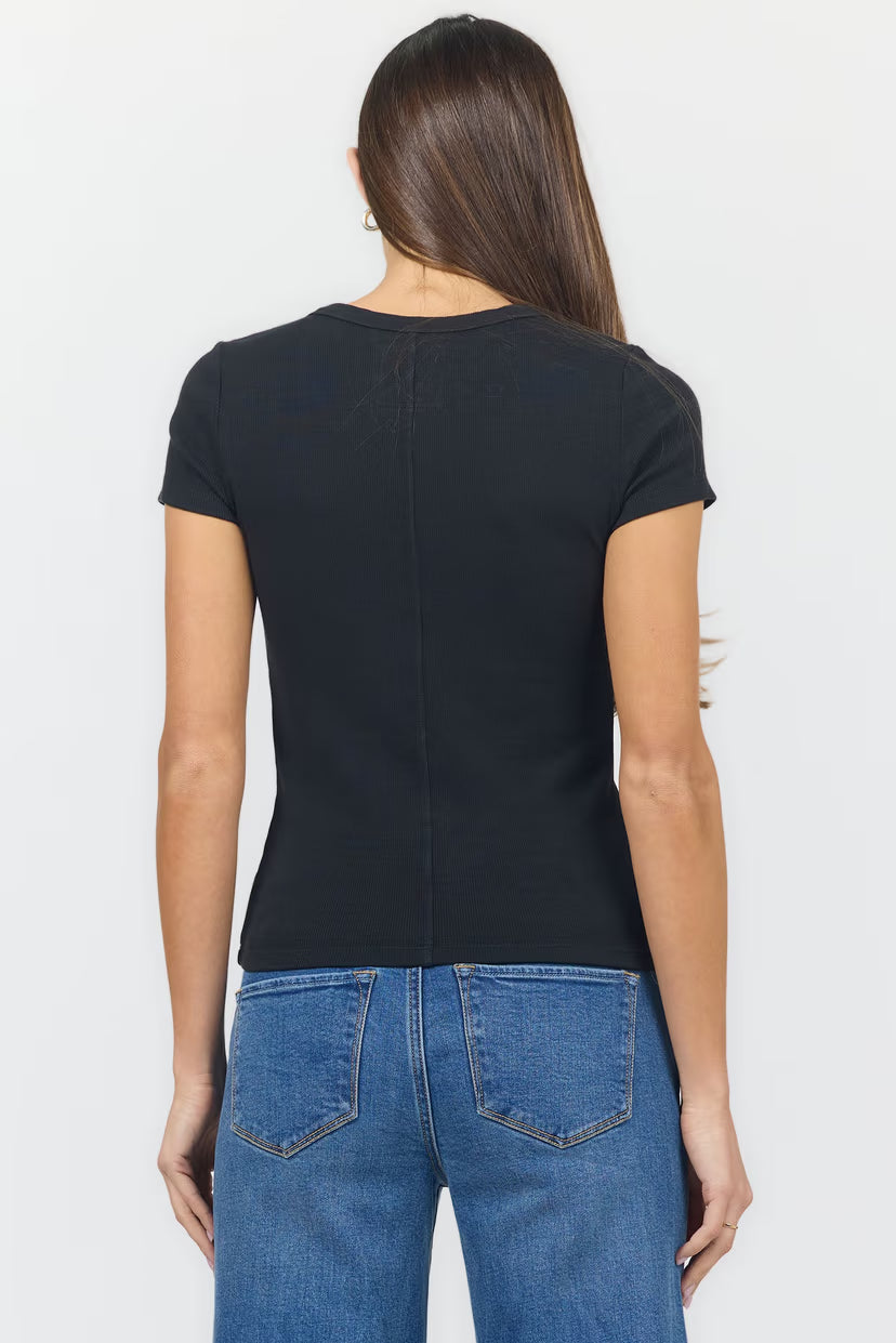 Journee Scoop Neck Ribbed Tee - Black