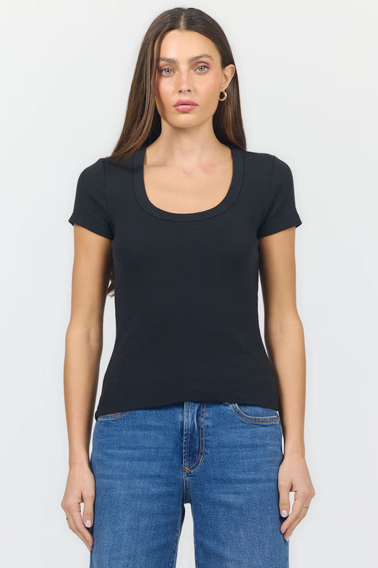 Journee Scoop Neck Ribbed Tee - Black