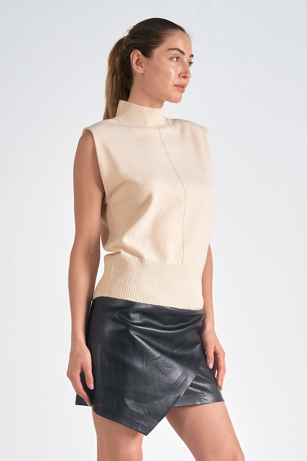 CHELCIE SLEEVELESS SWEATER