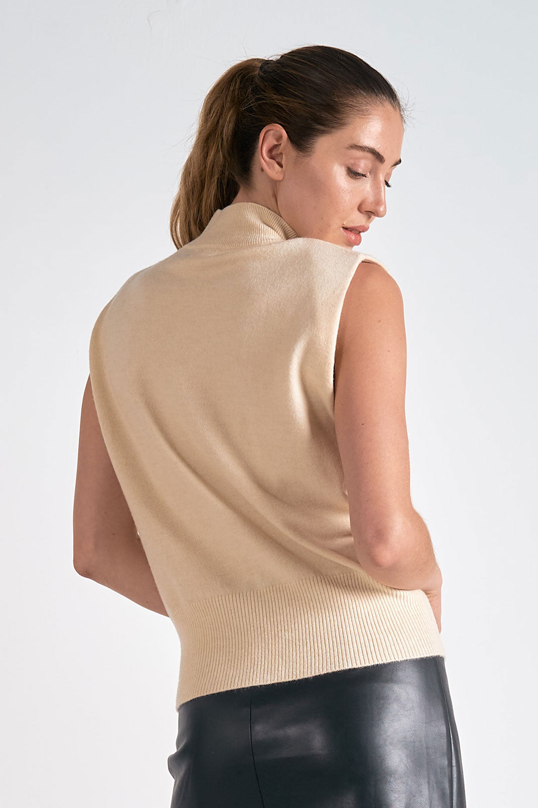 CHELCIE SLEEVELESS SWEATER