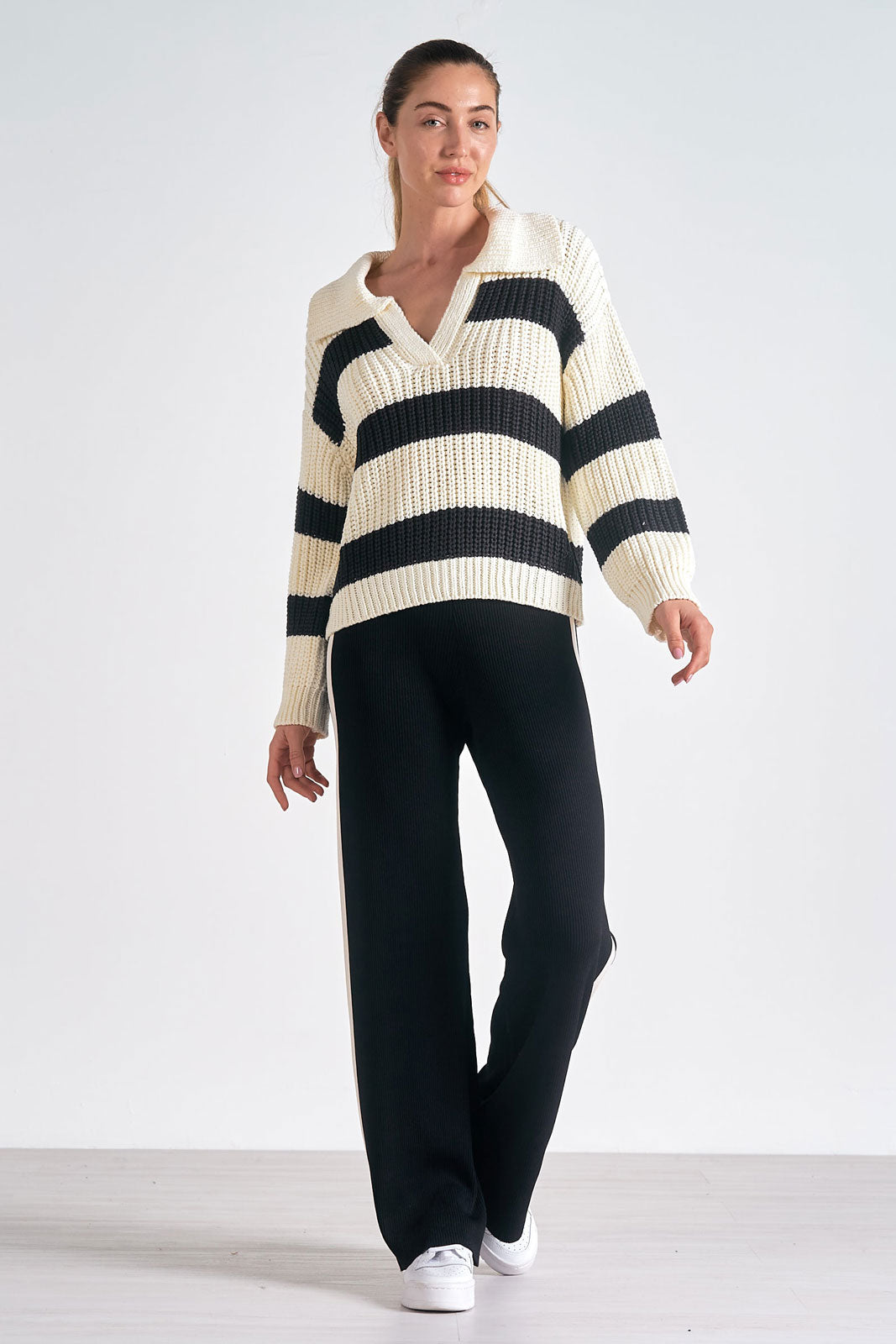 COLOR BLOCK V-NECK SWEATER