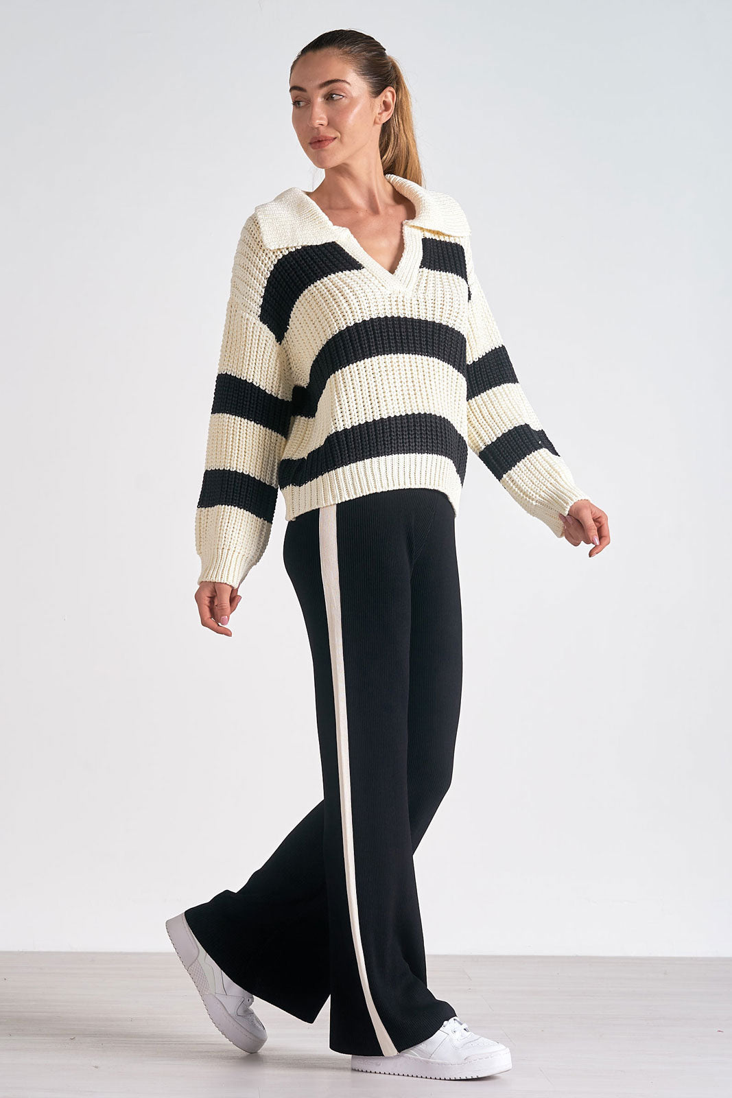 COLOR BLOCK V NECK SWEATER