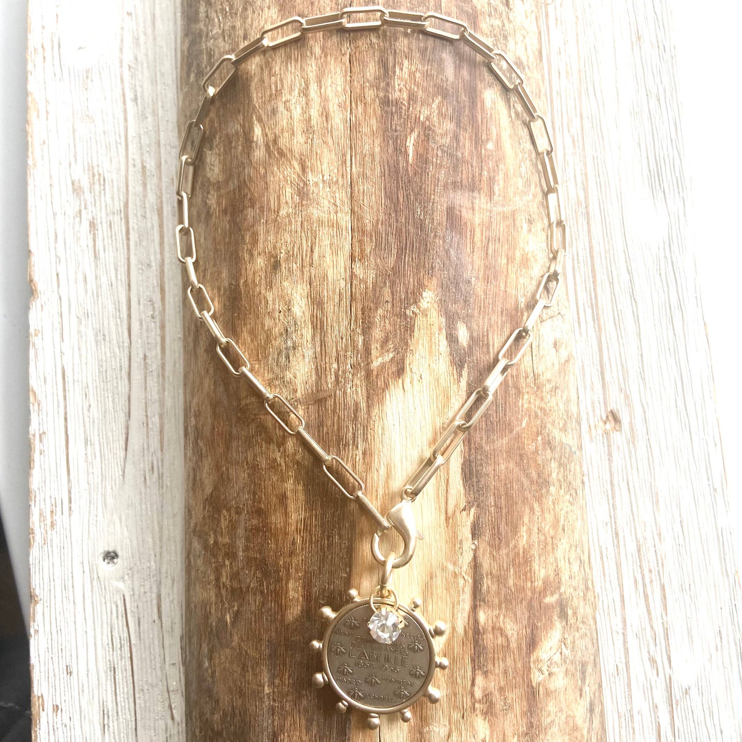 BOUTIQUE MATTE GOLD FRENCH BEE NECKLACE