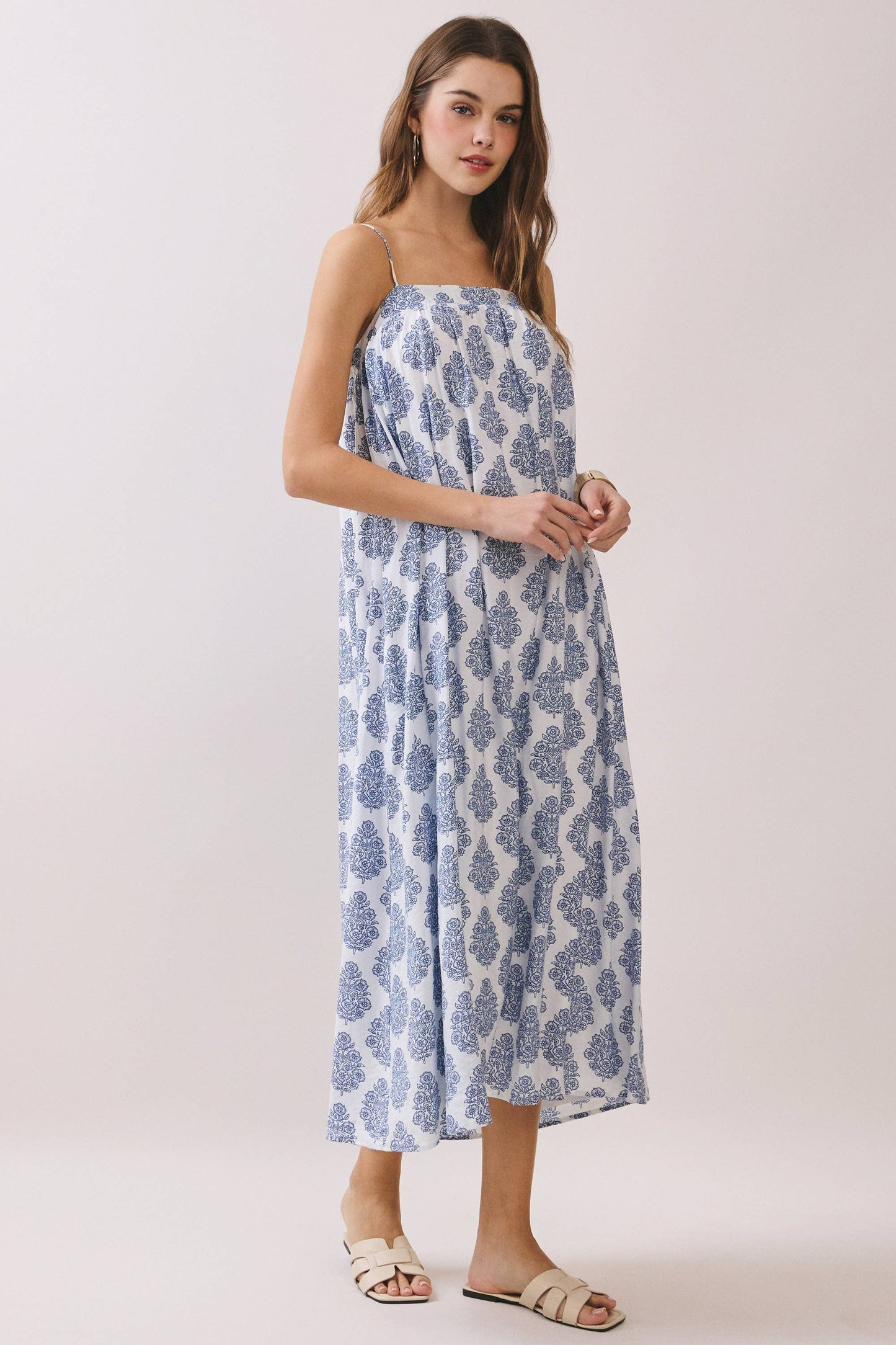 Printed Flowy Silhouette Side Pockets Maxi Dress