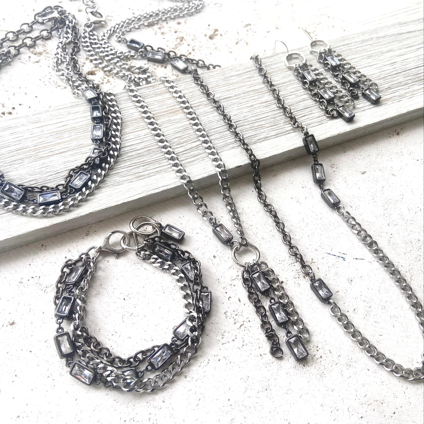 Mixed Metal Edgy Glam Necklace - Silver Tones