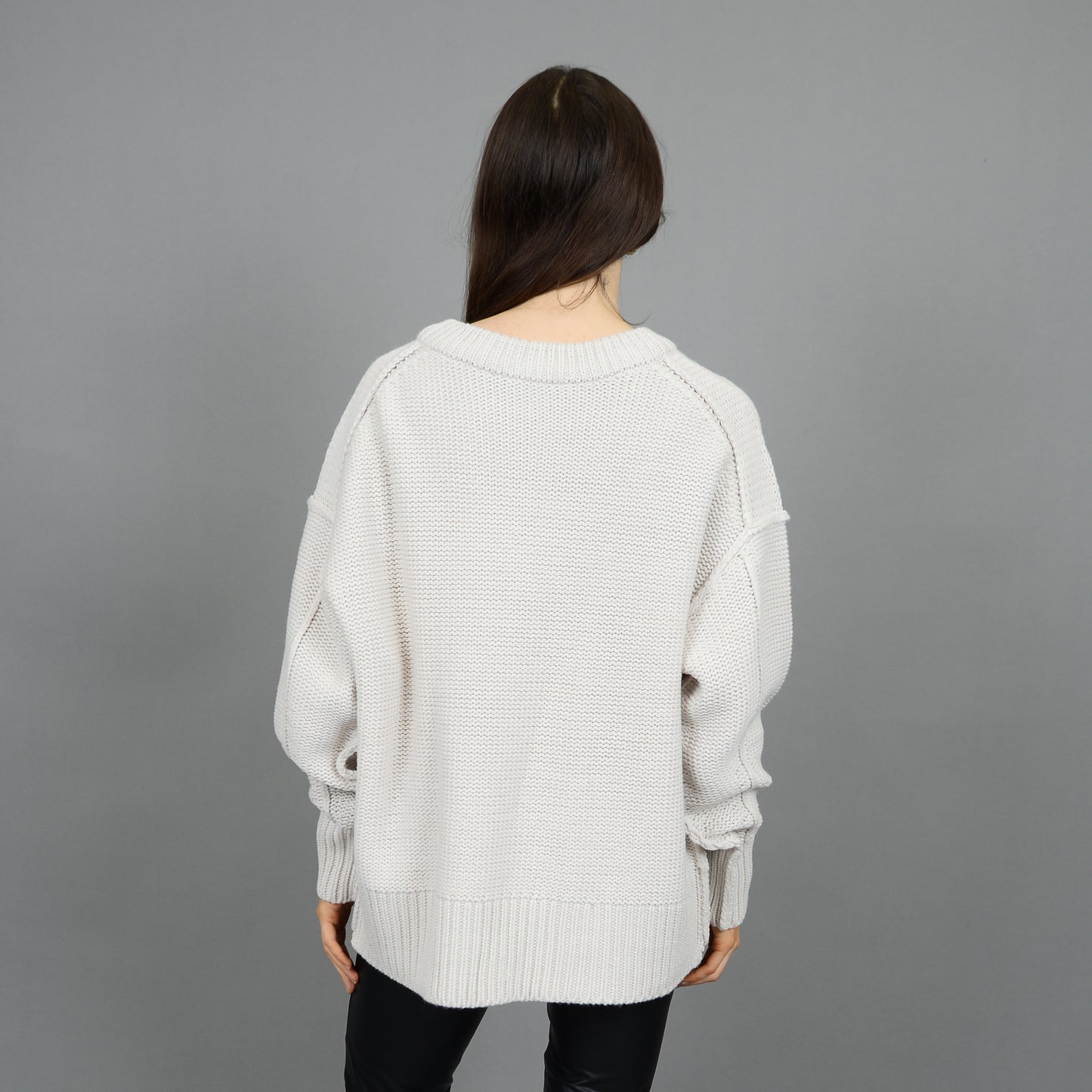 ZVONA LONGSLEEVE V-NECK PULLOVER