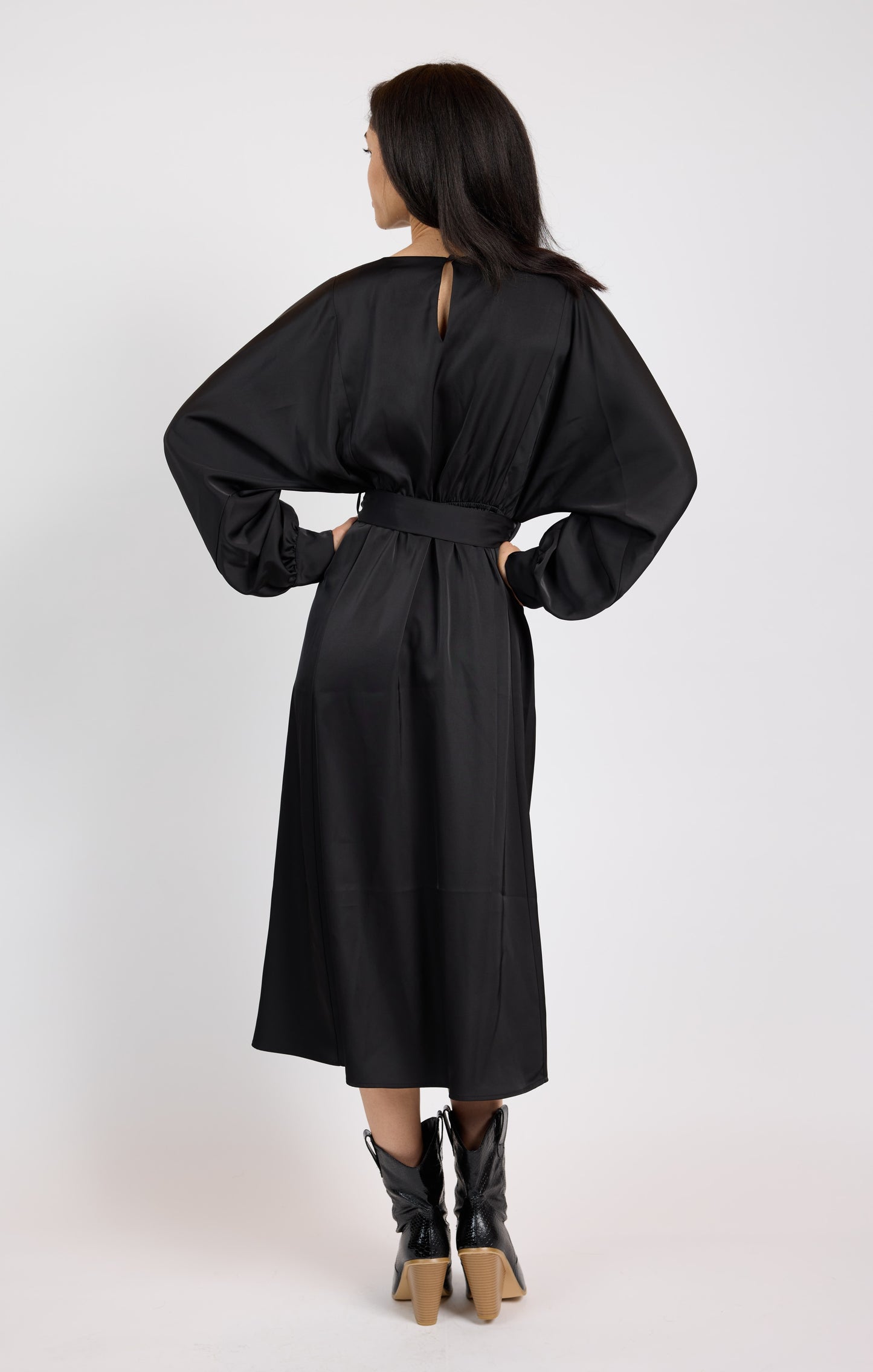 MOOD BOOST DOLMAN SLEEVE MIDI DRESS W BELT