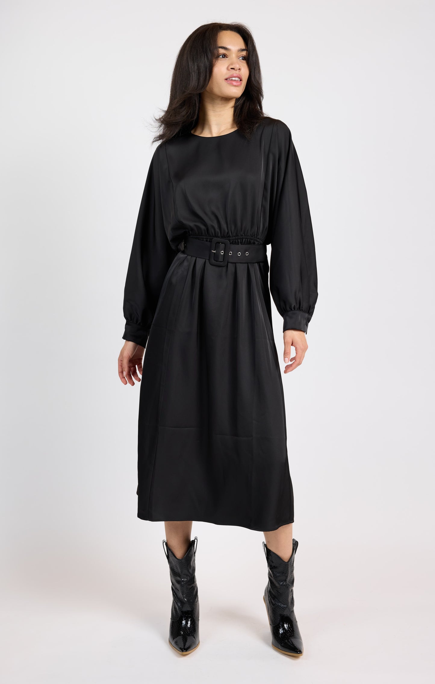 MOOD BOOST DOLMAN SLEEVE MIDI DRESS W BELT