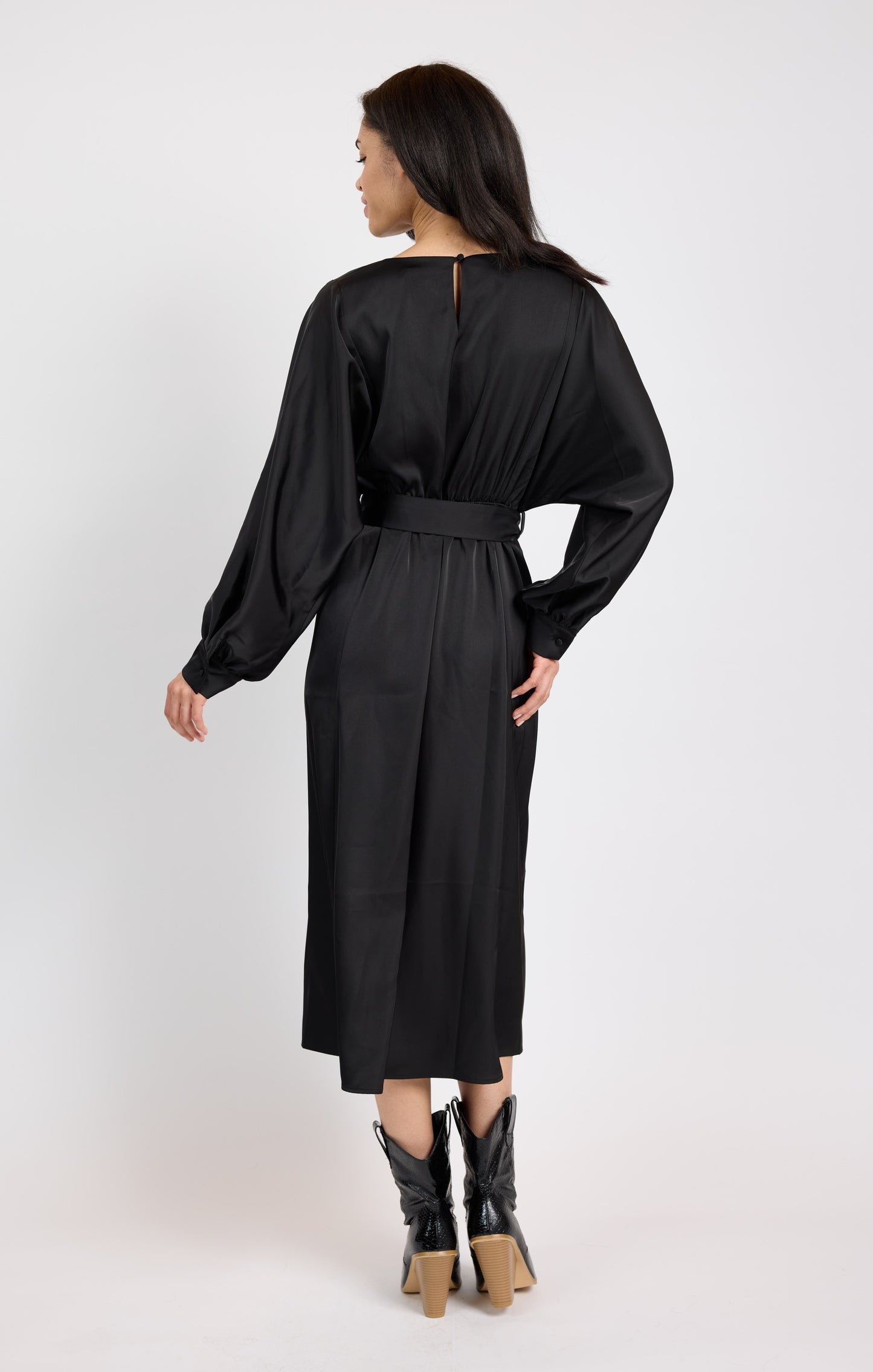 MOOD BOOST DOLMAN SLEEVE MIDI DRESS W BELT