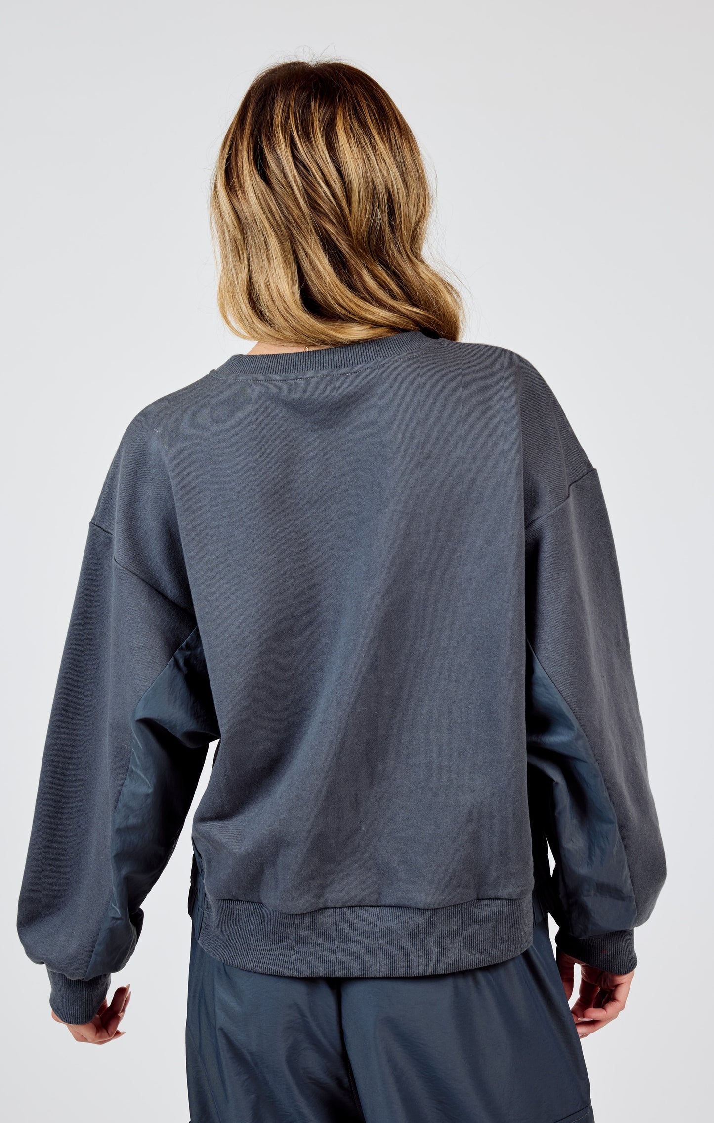 VITA CREWNECK W NYLON PANELS - CHARCOAL