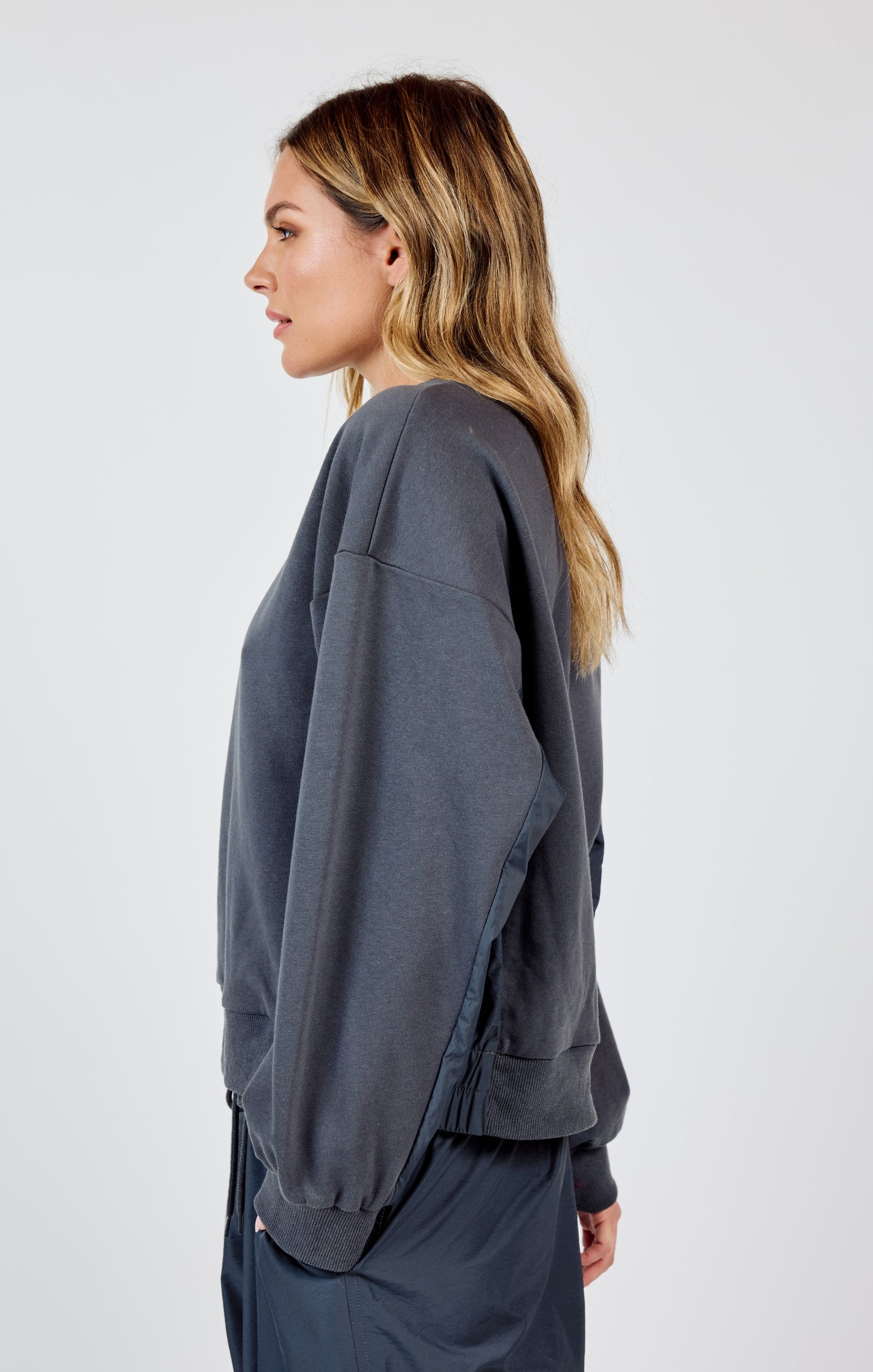 VITA CREWNECK W NYLON PANELS - CHARCOAL