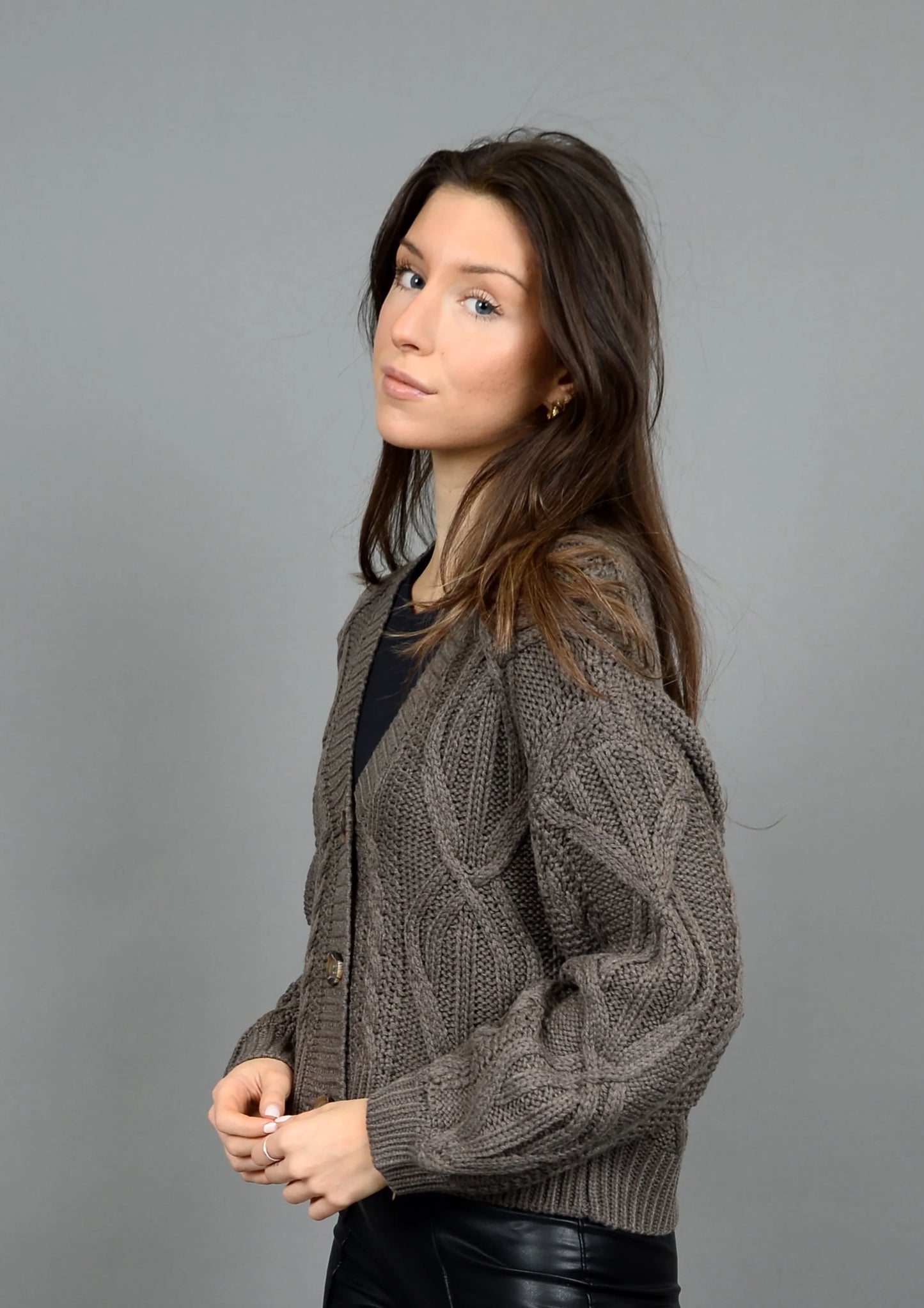 IGNACIA LONG SLEEVE V-NECK CARDIGAN